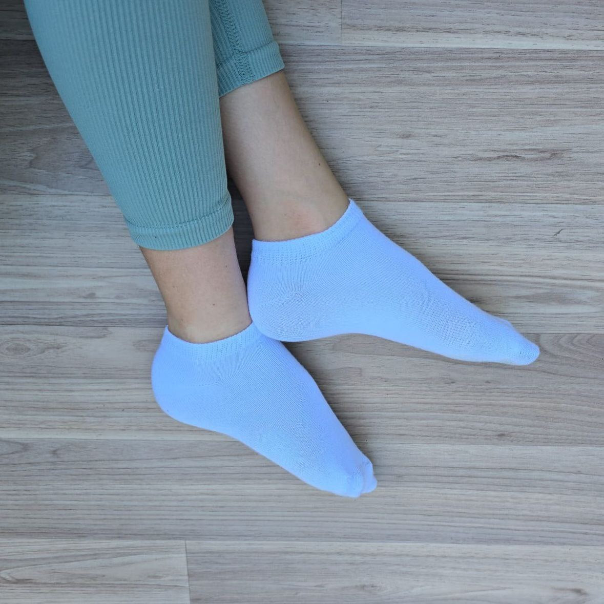 Photo of child wearing size 8-10 calming socks