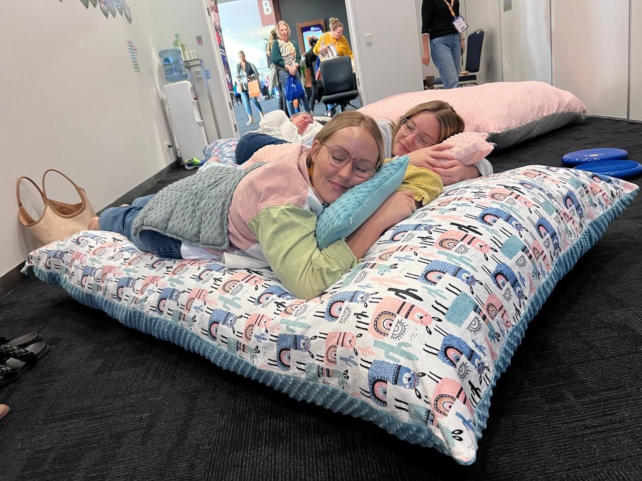 "Vibe Out" Regulation Bundle (Crash Bag Combo with Vibration Cushion)